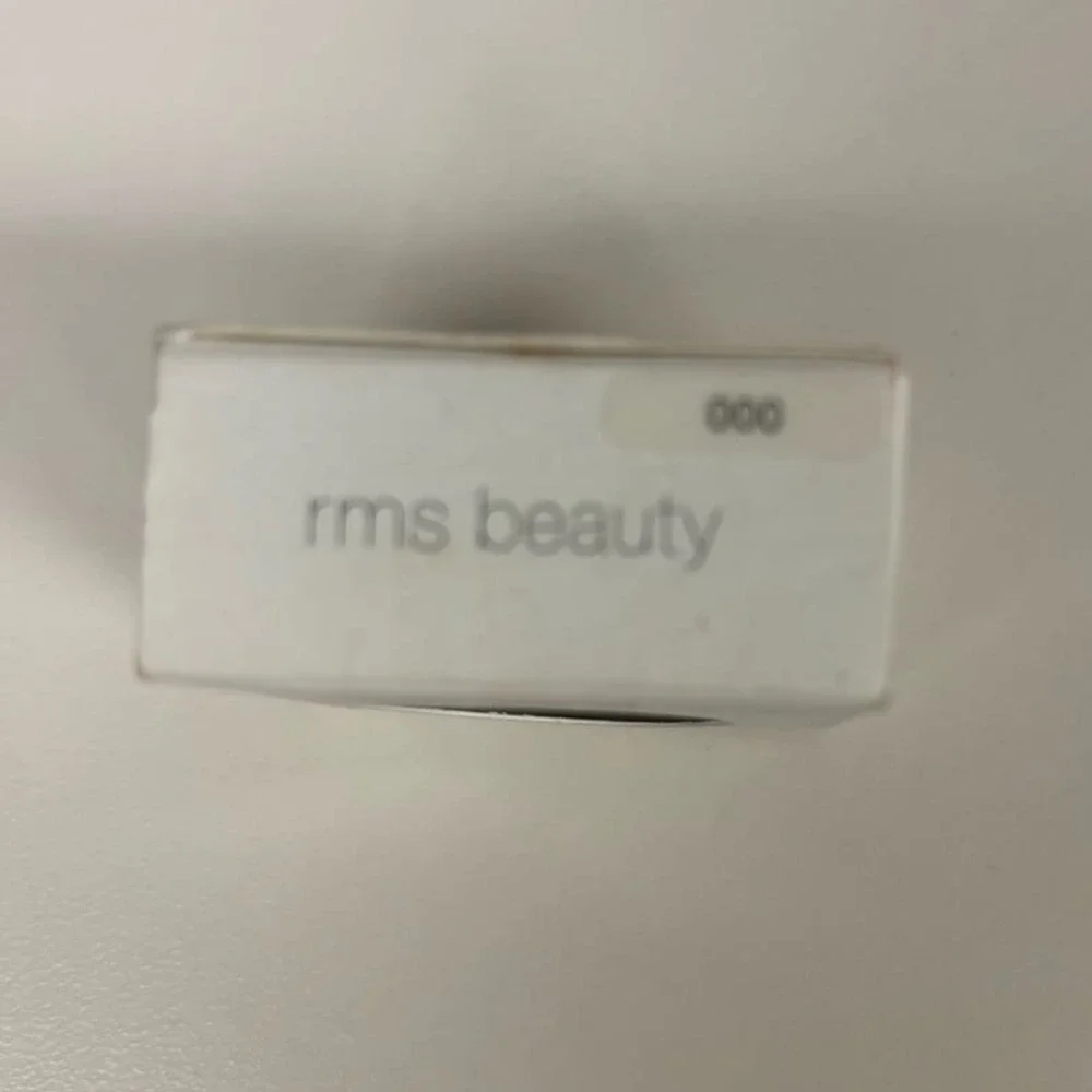 RMS beauty un cover up concealer in 000